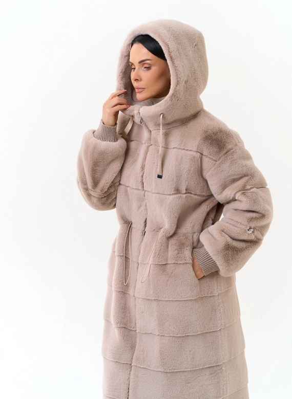 Женская шуба из эко меха с капюшоном фото