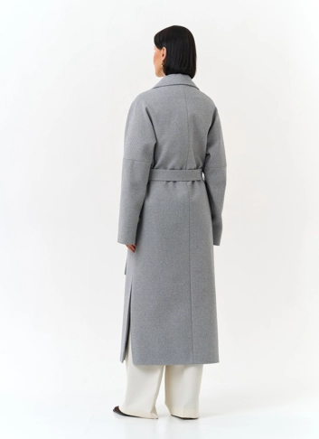 Женское пальто с английским воротником