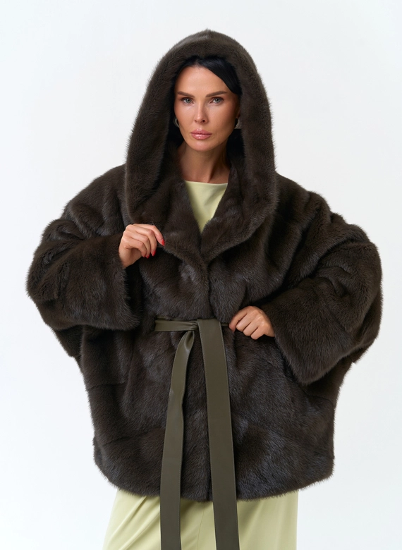 Женская шуба из меха норки с капюшоном фото